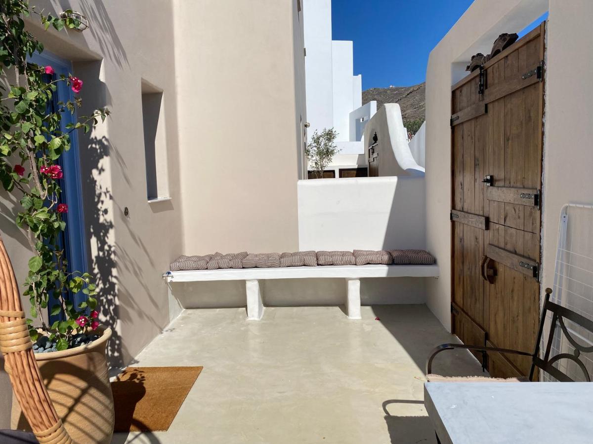 Willa Pink Freud Santorini *