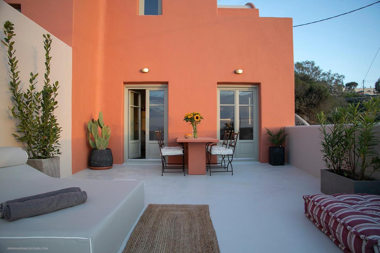 Willa Pink Freud Santorini