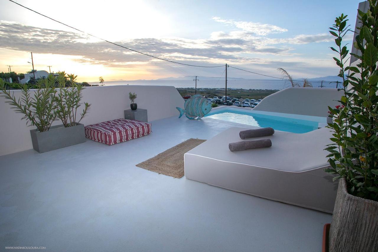 Pink Freud Santorini Vila Oía