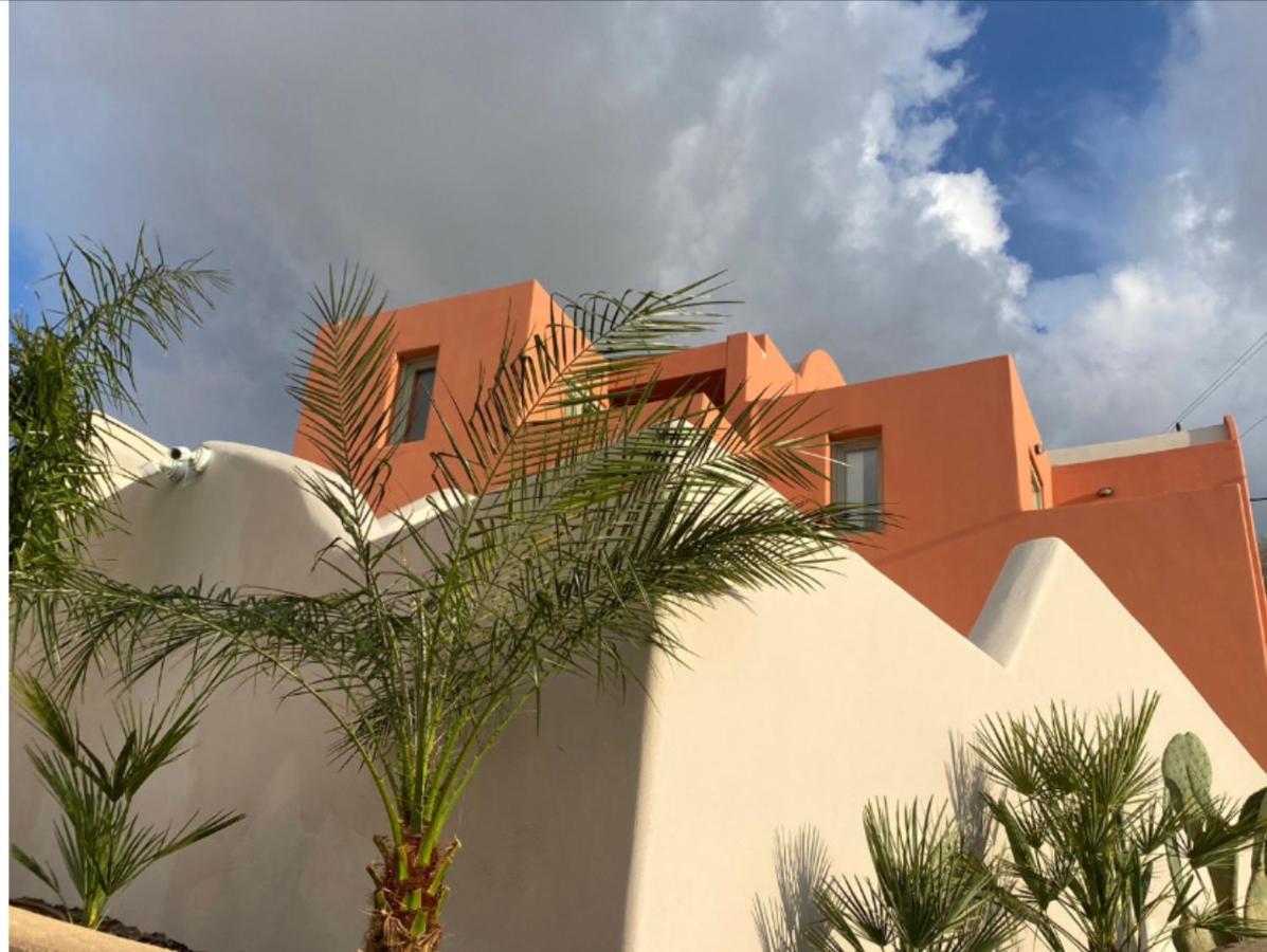 Pink Freud Santorini Vila