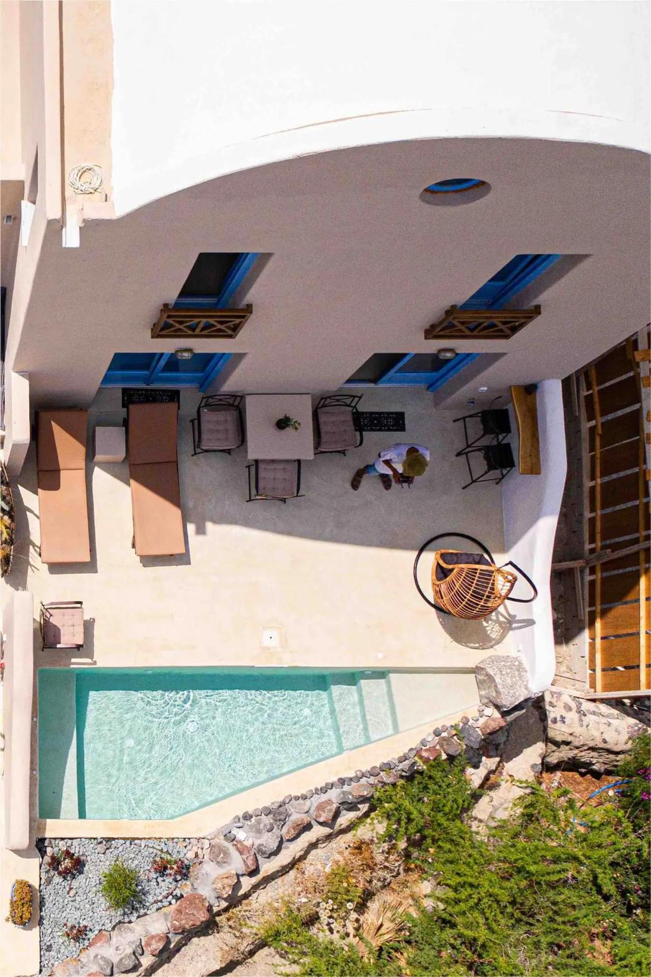 Pink Freud Santorini Vila