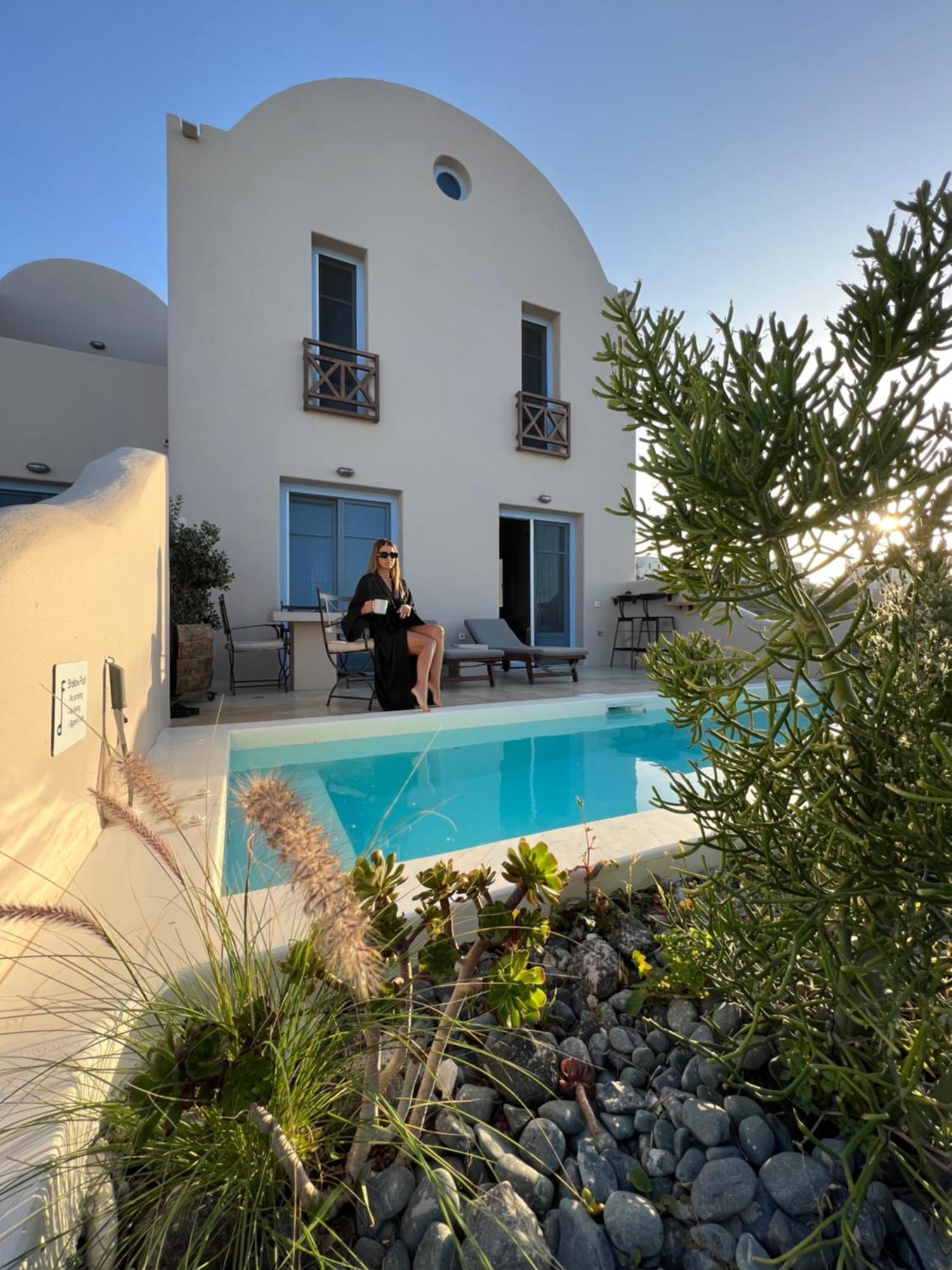 Pink Freud Santorini Willa *