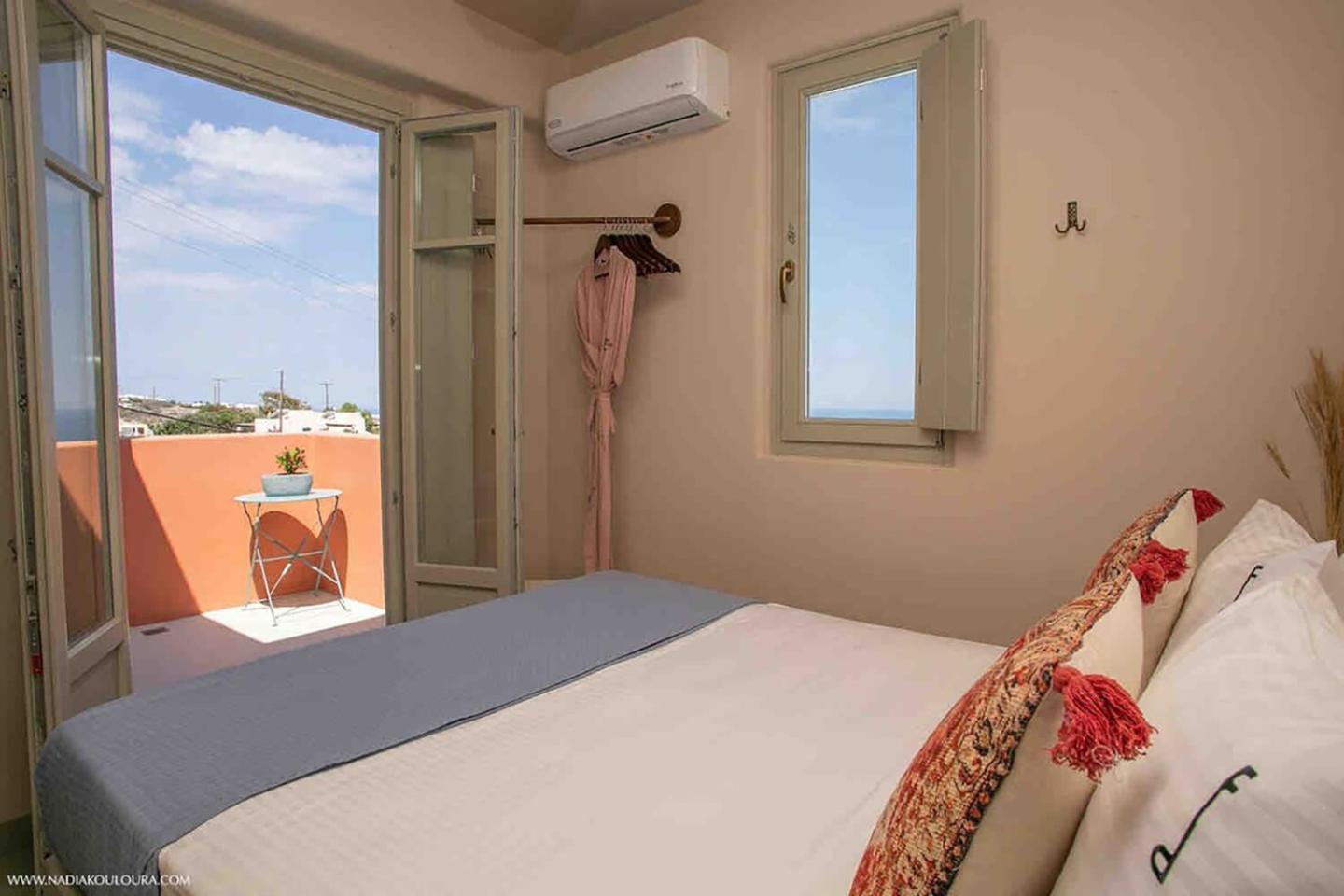 Vila Pink Freud Santorini Oía