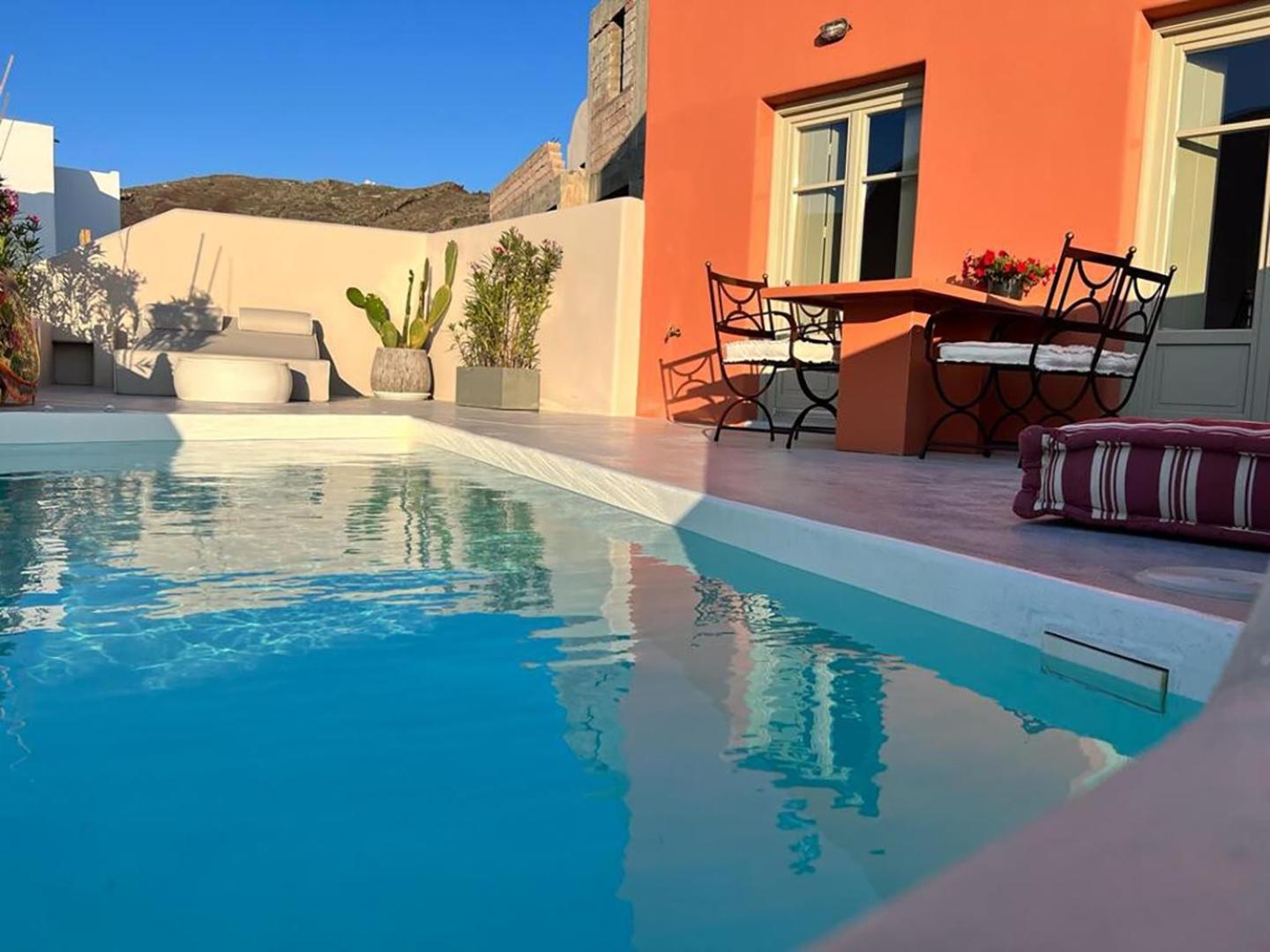 Vila Pink Freud Santorini Oía