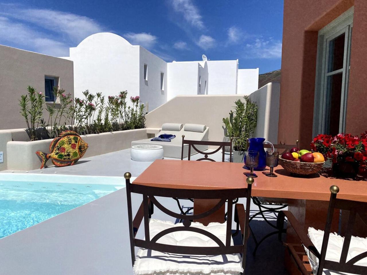 Willa Pink Freud Santorini *