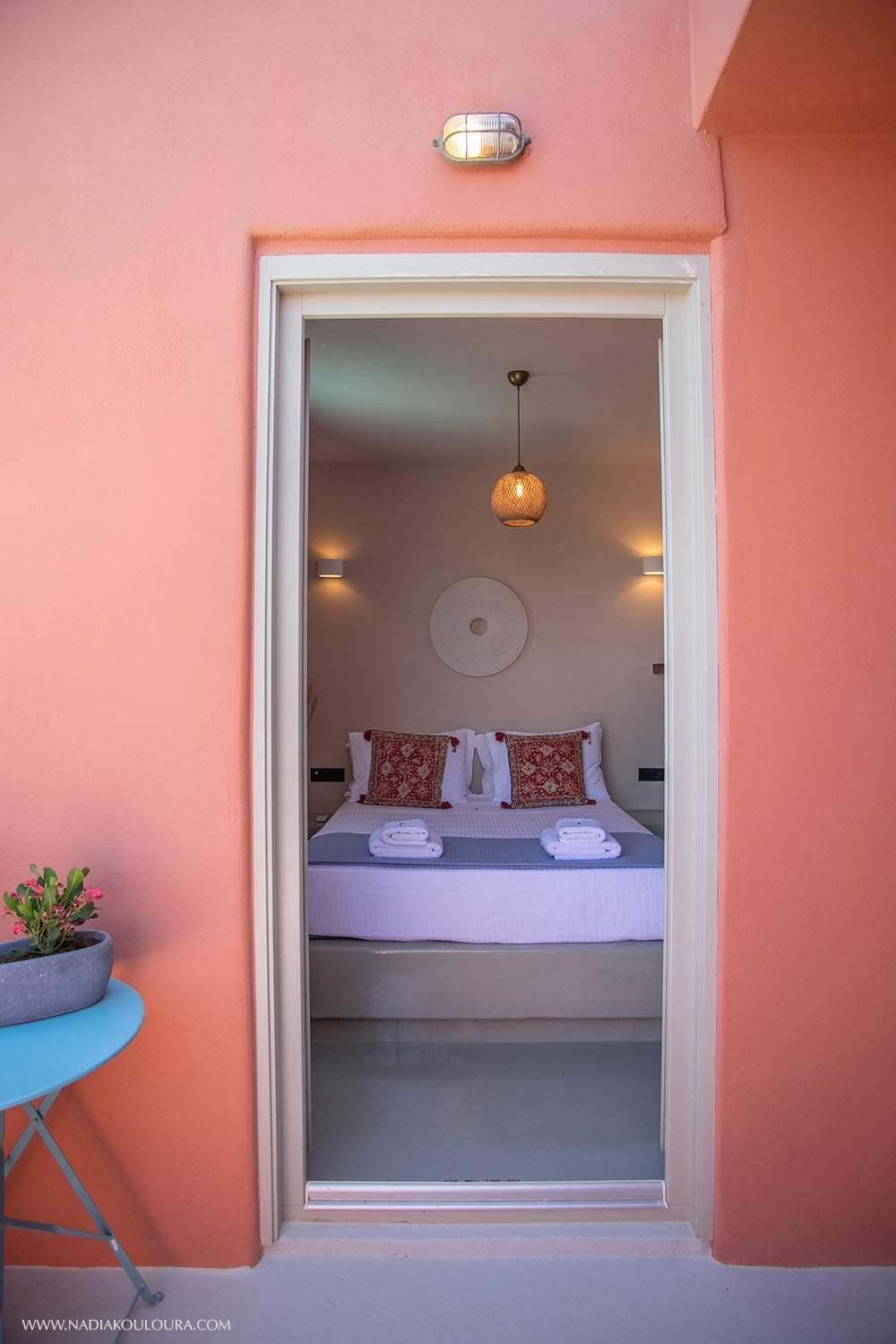Pink Freud Santorini Willa Oía