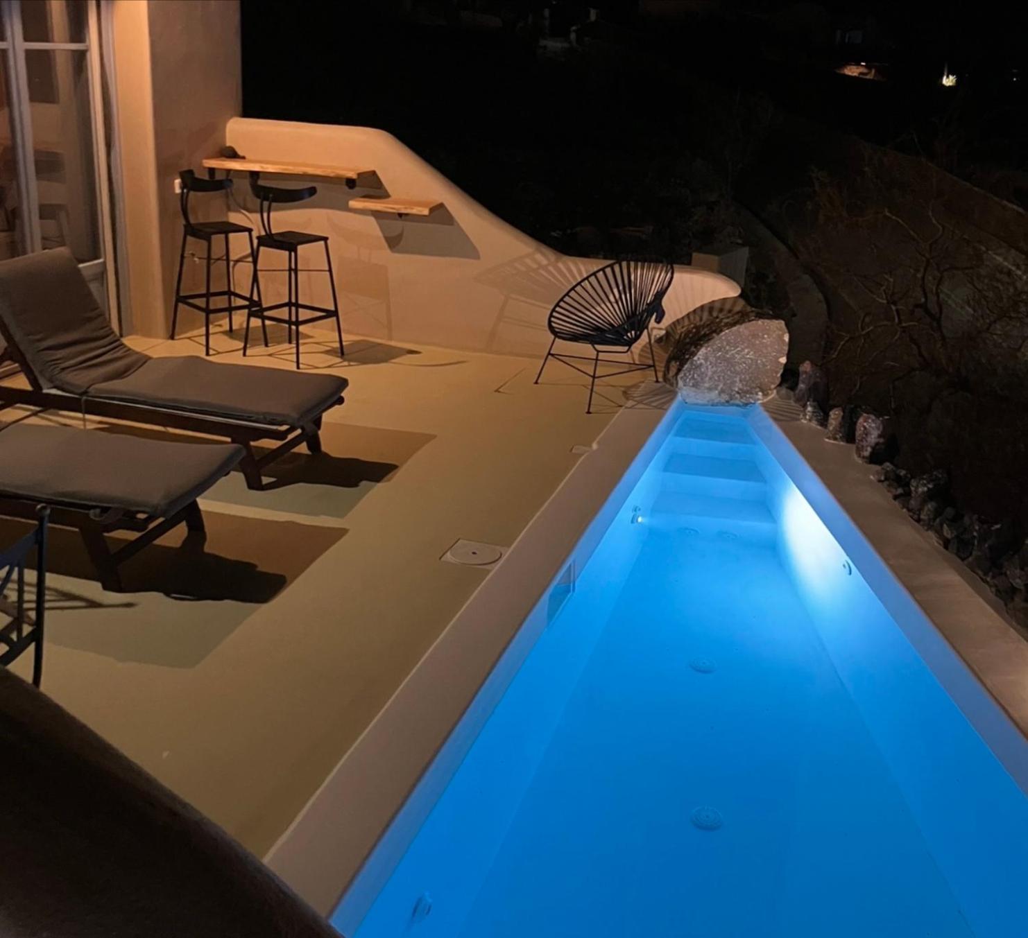 Pink Freud Santorini * Oía