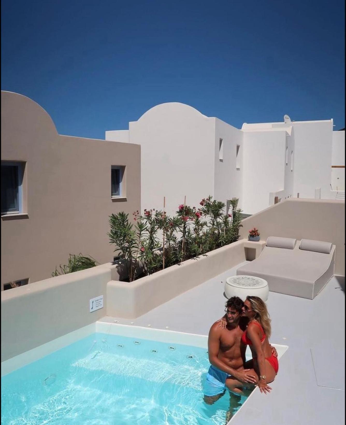 Pink Freud Santorini Willa
