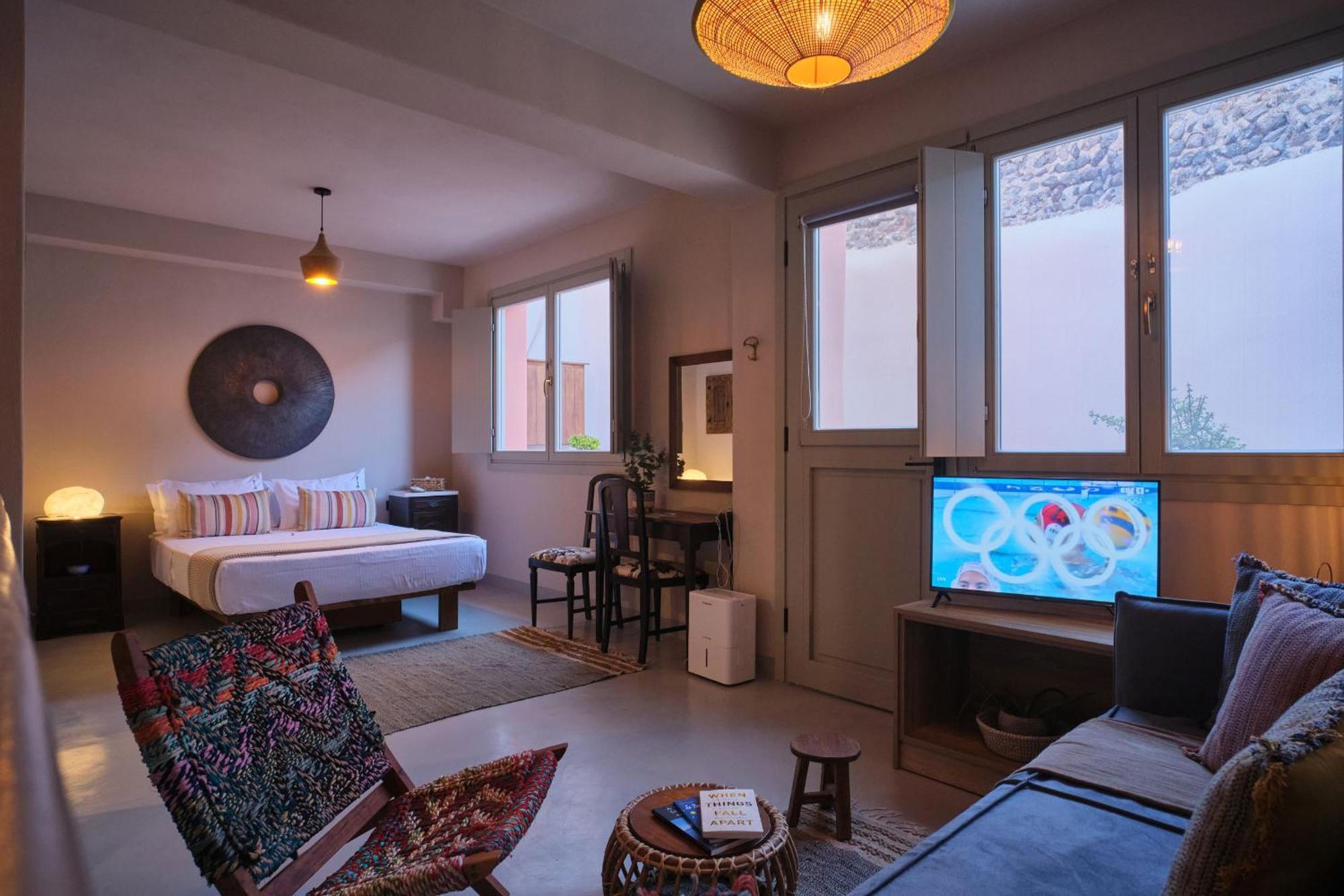 Vila Pink Freud Santorini