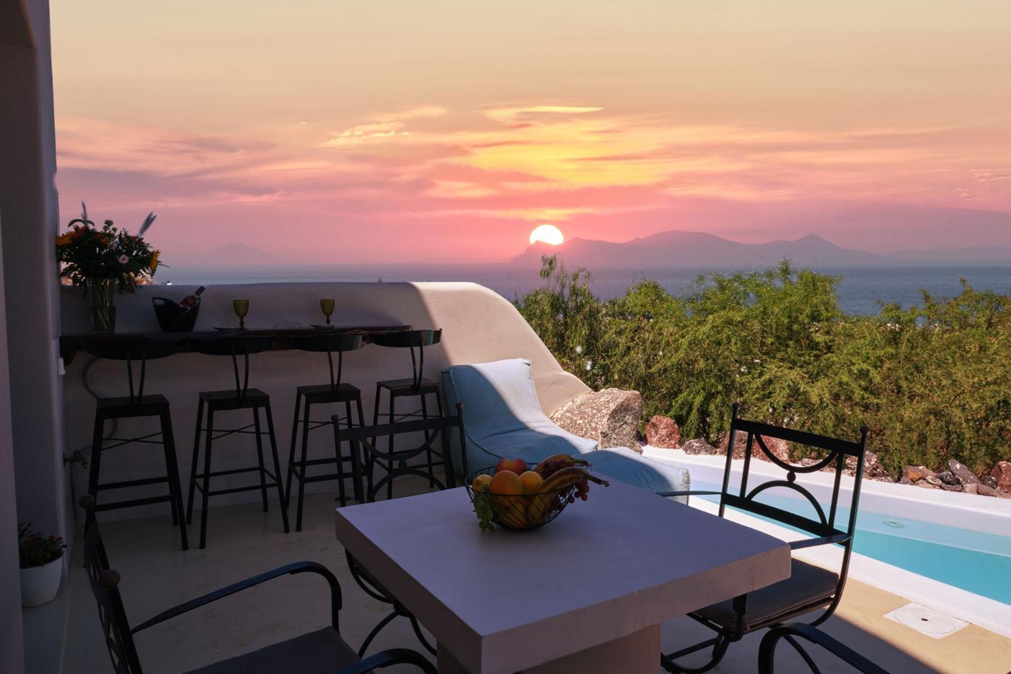 Pink Freud Santorini Oía