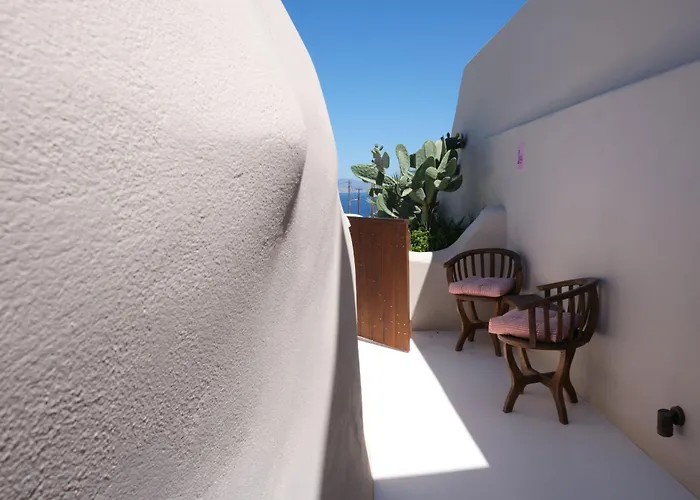 Pink Freud Villas Santorini